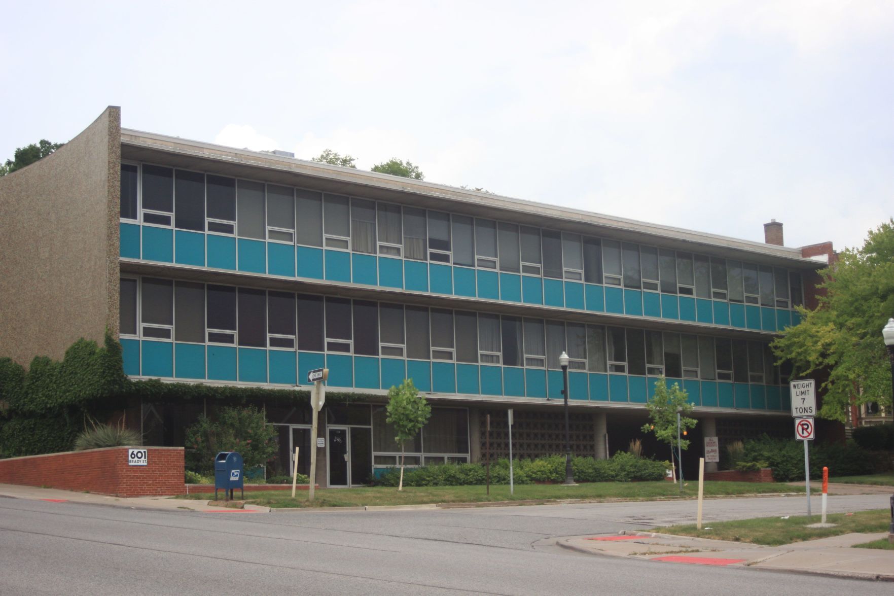 601 Brady Street.CR2